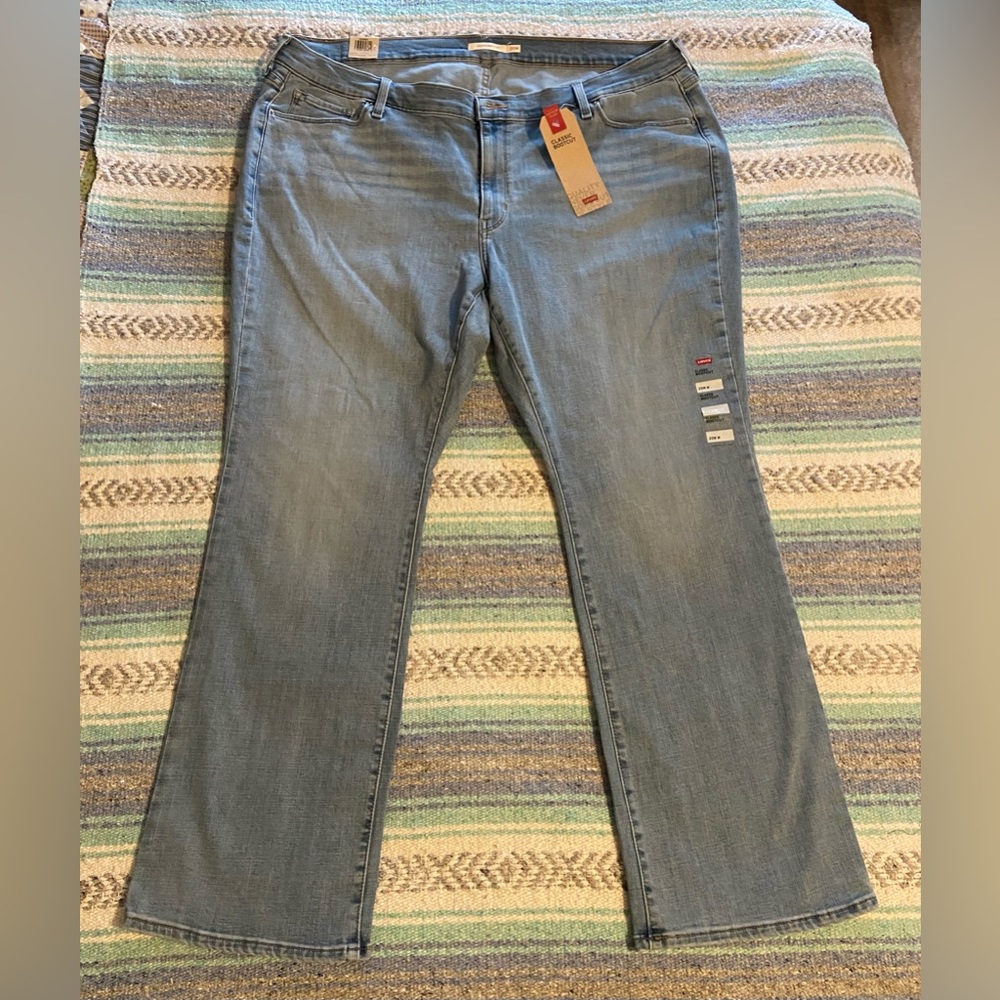 Worn once  Levi’s Classic Bootcut 20W M washed and dried